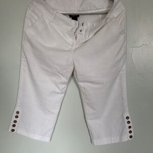 White Cropped Pants with Button Detail